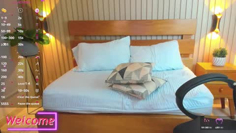 Help me achieve 100 thumbs up  online show from December 4, 2024, 9:07 am