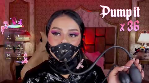 Snapshot of soffiqueen chatting on November 12, 2025, 9:14 pm Schedule 1400 - 2100 gtm-5 online show from November 12, 2025, 9:14 pm