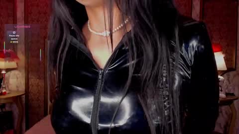 Snapshot of soffiqueen chatting on November 21, 2025, 10:19 pm Schedule 1400 - 2100 gtm-5 online show from November 21, 2025, 10:19 pm