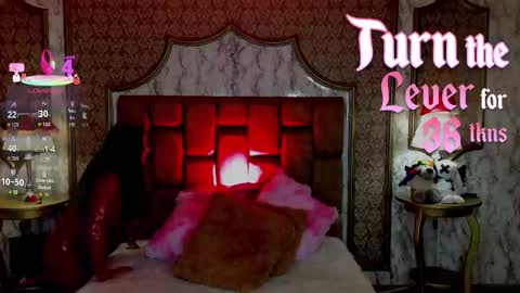 Snapshot of soffiqueen chatting on December 17, 2025, 12:44 pm Schedule 1400 - 2100 gtm-5 online show from December 17, 2025, 12:44 pm