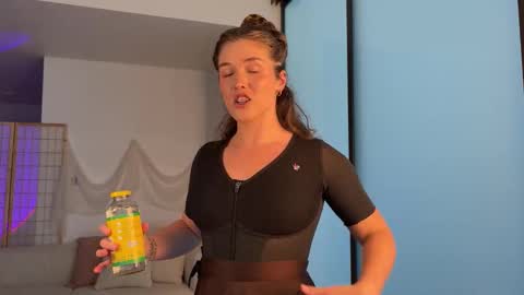 Julia    online show from October 27, 2025, 7:40 pm