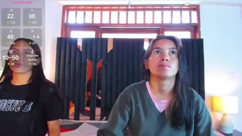 soffy and mia online show from November 3, 2025, 12:39 pm