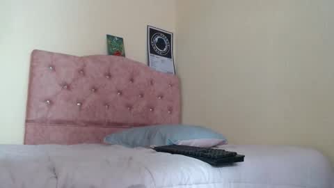 Soffy Moore online show from December 5, 2025, 8:49 pm