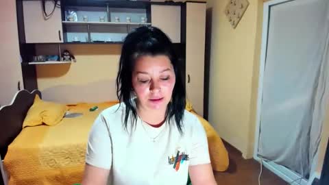 Snapshot of soffy_skye chatting on May 13, 2026, 5:05 am Soffy online show from May 13, 2026, 5:05 am