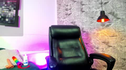 sofi_wiliiams2 online show from April 3, 2026, 8:07 pm