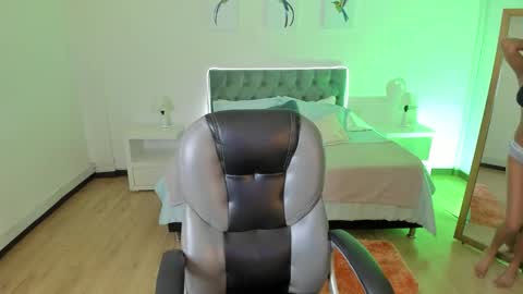 Snapshot of sofia_collen_ chatting on October 1, 2025, 8:04 pm sofia_collen_ online show from October 1, 2025, 8:04 pm