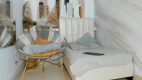 Sofi  online show from April 8, 2026, 7:58 pm