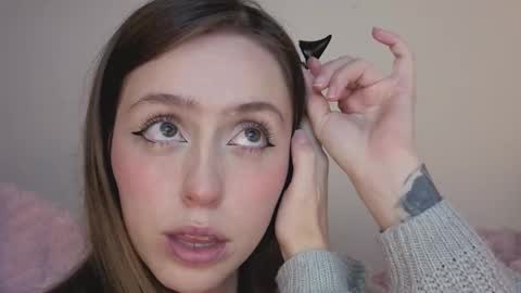     online show from November 6, 2025, 3:40 am