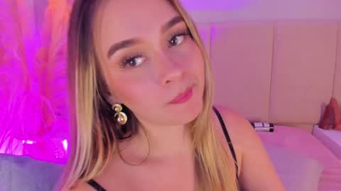 Snapshot of sofia_pamela chatting on February 25, 2025, 1:30 am SOFIA PAMELA online show from February 25, 2025, 1:30 am