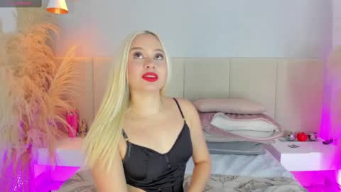 Snapshot of sofia_pamela chatting on September 28, 2025, 3:17 pm SOFIA PAMELA online show from September 28, 2025, 3:17 pm