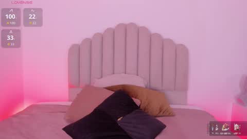 Snapshot of sofia_pamela chatting on October 4, 2025, 5:22 pm SOFIA PAMELA online show from October 4, 2025, 5:22 pm