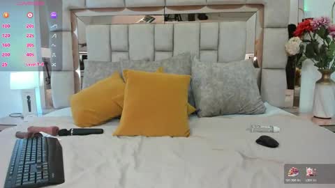 Sofia Samuels online show from February 1, 2026, 12:42 am