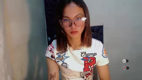 sofia_sweetheart18 online show from November 11, 2025, 6:52 pm