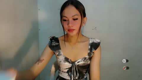 sofia_sweetheart18 online show from December 3, 2025, 2:48 pm