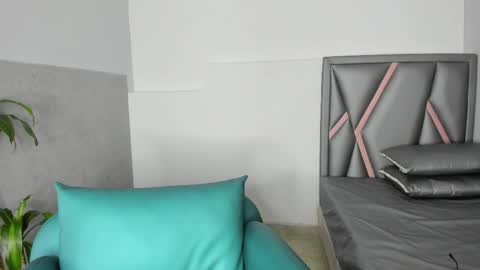 Sofa online show from September 26, 2025, 11:58 am