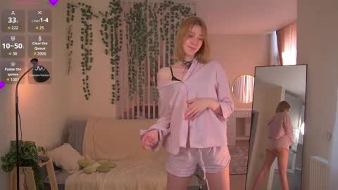 Sofia Help me overcome shynes with 100 thumbs up online show from April 4, 2026, 2:10 am