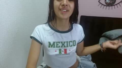 sofiasexygirl69 online show from June 5, 2026, 12:33 pm