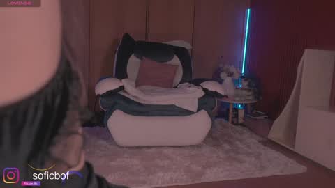 Sofi  online show from December 15, 2025, 1:32 am