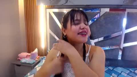 soficutesmilefon online show from June 5, 2026, 4:24 pm