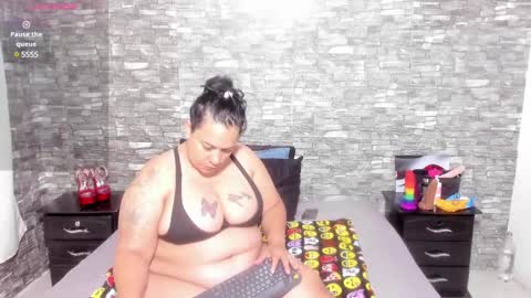 Vicky  online show from February 17, 2025, 10:18 am