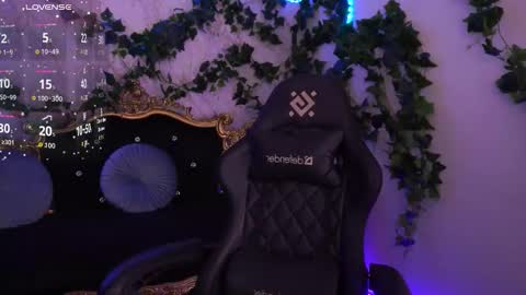 Sofie online show from November 12, 2025, 11:36 pm