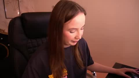 Snapshot of sofiebloom chatting on May 31, 2026, 9:16 pm Sofie online show from May 31, 2026, 9:16 pm
