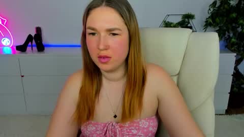 sofii_darling online show from March 4, 2026, 5:41 pm