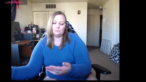 Snapshot of softerpeaches chatting on December 5, 2024, 8:11 pm Rose online show from December 5, 2024, 8:11 pm