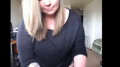 Snapshot of softerpeaches chatting on March 7, 2025, 7:38 pm Rose online show from March 7, 2025, 7:38 pm