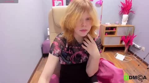 Snapshot of softflame chatting on December 14, 2025, 4:56 pm softflame online show from December 14, 2025, 4:56 pm