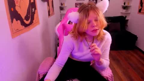 Snapshot of softflame chatting on January 11, 2026, 10:42 am softflame online show from January 11, 2026, 10:42 am