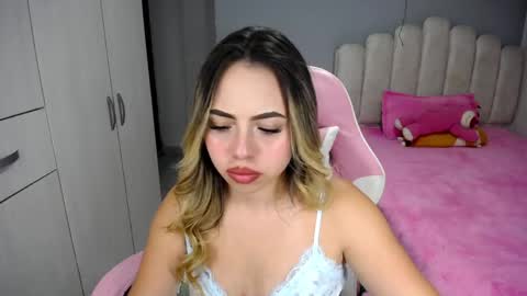 Snapshot of softkiss_x chatting on April 10, 2026, 3:12 am Fran online show from April 10, 2026, 3:12 am