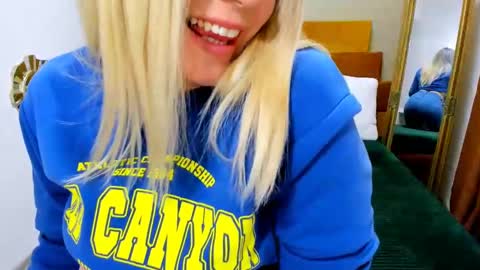 Softpleasurex online show from February 17, 2025, 10:18 am