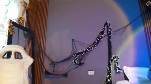 sofy west online show from November 3, 2025, 4:08 pm