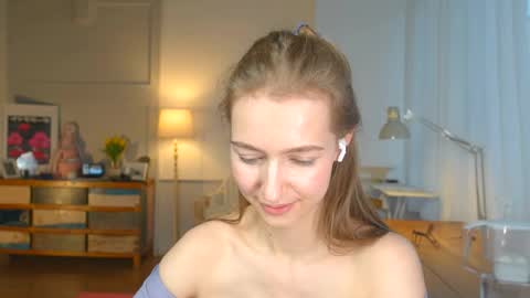 Bella online show from January 30, 2025, 3:29 pm