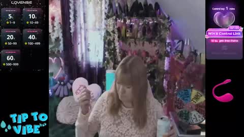 solesticia online show from February 17, 2025, 6:59 pm