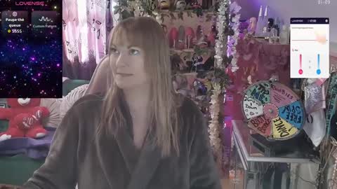 solesticia online show from September 9, 2025, 1:21 pm