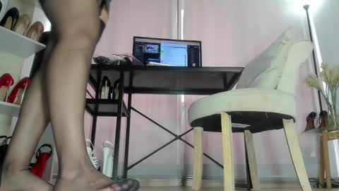 solsmith0 online show from October 7, 2025, 7:33 pm