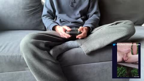 Snapshot of sondages chatting on December 22, 2025, 10:01 am Sondages online show from December 22, 2025, 10:01 am