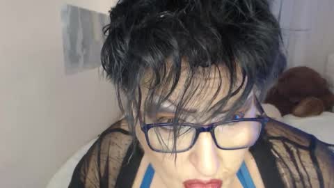 sondrariddle online show from November 11, 2025, 9:15 pm