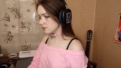 Snapshot of sonwosick chatting on February 28, 2026, 5:14 pm Mila online show from February 28, 2026, 5:14 pm