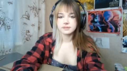 Snapshot of sonwosick chatting on May 21, 2026, 3:19 pm Mila online show from May 21, 2026, 3:19 pm