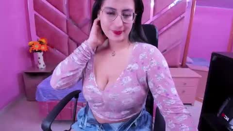 sophi_hardd online show from April 4, 2026, 3:42 pm