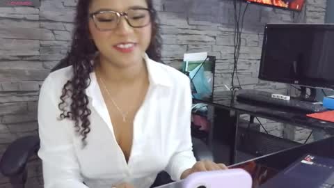 sophia_brunette21 online show from March 14, 2026, 12:21 pm