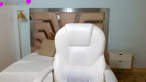 Snapshot of sophia_hadid chatting on December 6, 2024, 8:07 pm Sophia online show from December 6, 2024, 8:07 pm