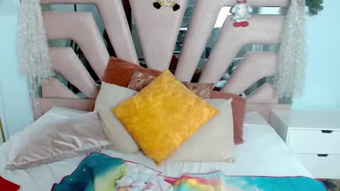 Snapshot of sophia_hadid chatting on December 23, 2024, 10:12 pm Sophia online show from December 23, 2024, 10:12 pm