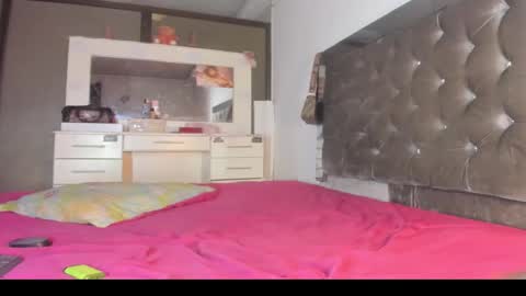 Snapshot of sophia_horny19 chatting on December 18, 2025, 11:00 pm sophia_horny19 online show from December 18, 2025, 11:00 pm