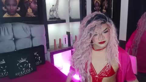 sophia_hott01 online show from September 26, 2025, 12:09 pm