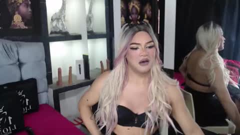 sophia_hott01 online show from November 3, 2025, 12:28 pm
