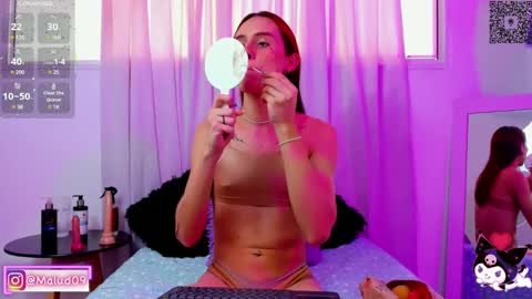 sophia_milano online show from February 3, 2025, 3:06 pm